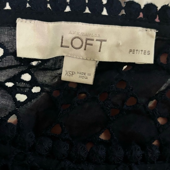 LOFT Navy Geometric Eyelet Blouse Top Cotton Size XS Petite - Picture 6 of 7